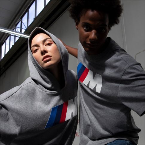 BMW Lifestyle Lookbook 2023 BMW M Sweathoodie Logo unisex ja BMW M T-Shirt Logo unisex BMW Lifestyle Lookbook BMW M Sweathoodie Logo unisex ja BMW M T-Shirt Logo unisex